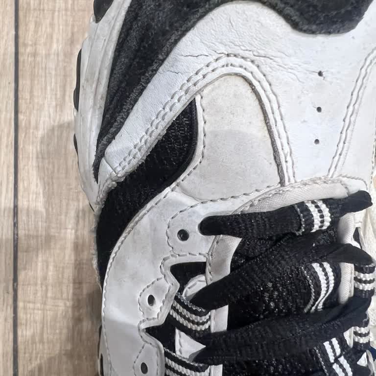 Skechers Kadın Ayakkabısında Ön Çatlamalar Üretim Hatası Ve Değişim Talebi