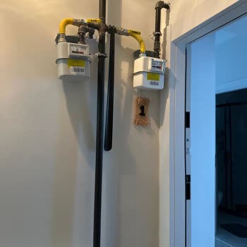 Kapımın Önünde İki Gaz Sayacı Görüntü Ve Kullanım Sorunu