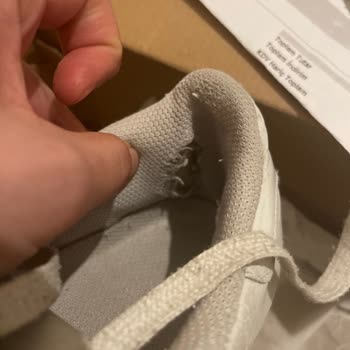 Adidas Superstar Zapatos con Defecto de Fabricación, Solicito Reembolso