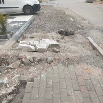Darıca’da Çocukları Tehlikeye Atan Bozuk Asfalt Ve Çukurlar Hemen Onarılmalı