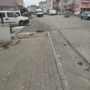 Darıca’da Çocukları Tehlikeye Atan Bozuk Asfalt Ve Çukurlar Hemen Onarılmalı