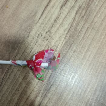 Organik Lollipop Paketi İçinde Yeniden Kullanılmış Şekerleme Tespiti