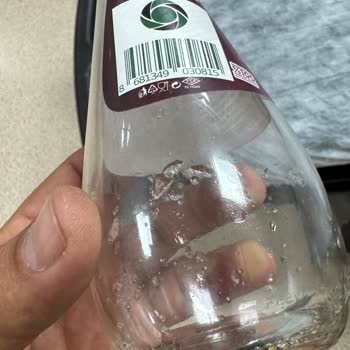 Cam Kırığı İçeren Soda Şişesi Çocuğumuzun Sağlığını Tehdit Ediyor