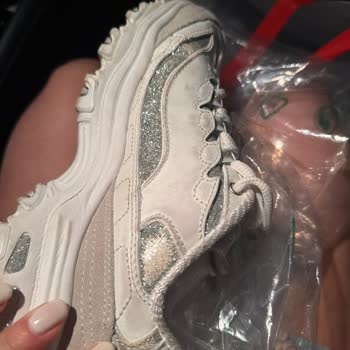 Simleri Kısa Sürede Dökülen Skechers Ayakkabısının Üretici Hatası İade Reddi
