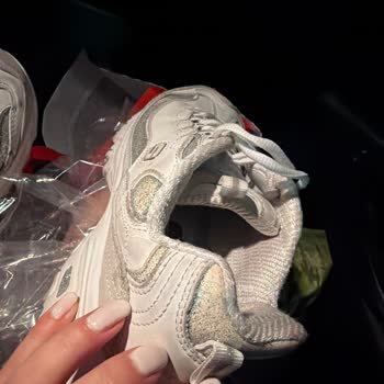 Simleri Kısa Sürede Dökülen Skechers Ayakkabısının Üretici Hatası İade Reddi