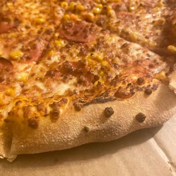 Ankara Eryaman Domino's Şubesinde Sipariş Pizzasında Malzeme Eksikliği Ve Kuru Hamur Şikayeti
