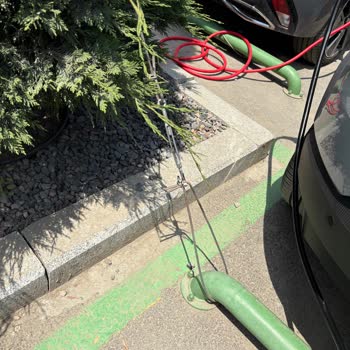 Kozyatağı Otoparkındaki Çelik Halat Ve Vidaların Güvenlik İhmali