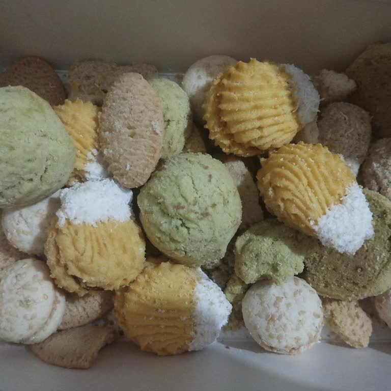 Mado Havalimanı Şubesinde Bayat Kuru Pasta Satışı Ve Misafirleri İkram Edememe