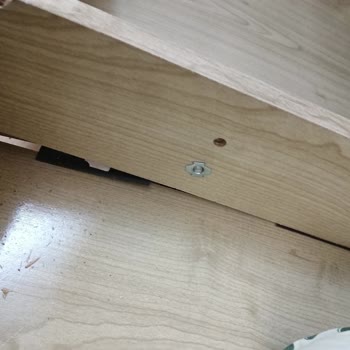 Kırık Ve Yüksekliği Uyuşmayan Çekyatın Yenisiyle Değiştirilmesi Talebi
