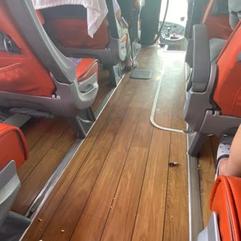 Buzlu Turizm Otobüsünde Kirli Ortam, Sigara Ve Telefon Kullanımıyla Güvenlik Tehlikesi