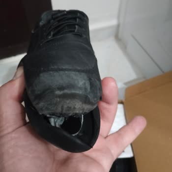 2 Yıllık Garanti Olmasına Rağmen 1 Ayda Açılan Ayakkabı Değişim Talebi