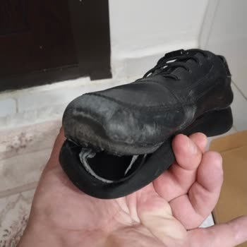 2 Yıllık Garanti Olmasına Rağmen 1 Ayda Açılan Ayakkabı Değişim Talebi