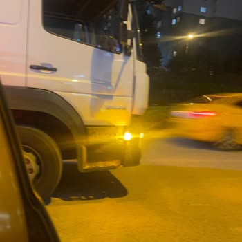 PizzaLazza Ve Kamyon Sürücüsü Tarafından Çocuğumla Engellenmem Ve Umursamaz Tavır