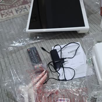 Sıfır Satılan TV'de Önceden Arızalı Ve Vidalar Oynanmış