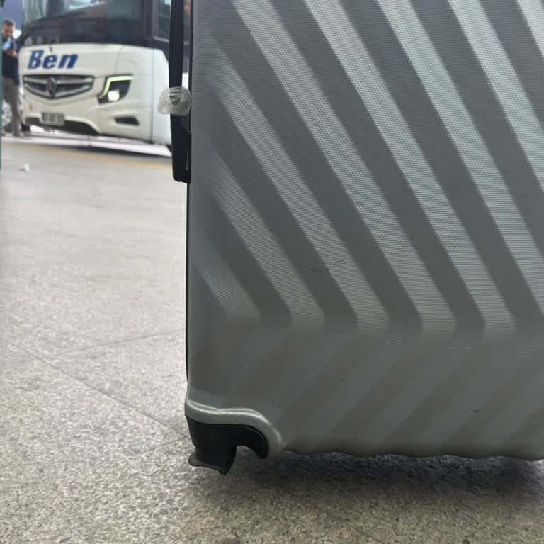 Bagaj Yerleştirme Sırasında Valizim Kırıldı