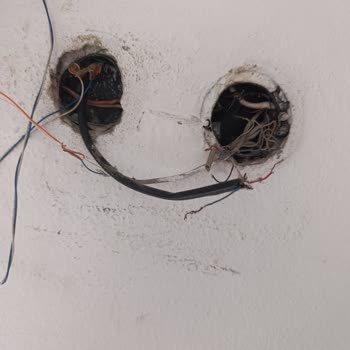 TurkNet Kesilen Elektrik Kablosu Binada Elektrik Ve İnternet Kesintisine Neden Oldu