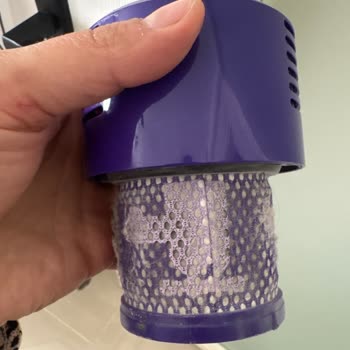 Dyson V10 Süpürgenin Halı Başlığı Kırıldı Ve Filtre Yıprandı, Garanti Kapsamında Değişim Talebi