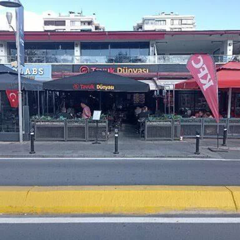 Tavuk Dünyası'nda Garsonun Saygısız Ve Alaycı Tutumu Şikayet Edildi