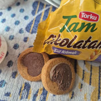 Torku Tam Çikolatam Bisküvi Üzerindeki Bozulmuş Çikolata Parçaları Bizi Hayal Kırıklığına Uğrattı