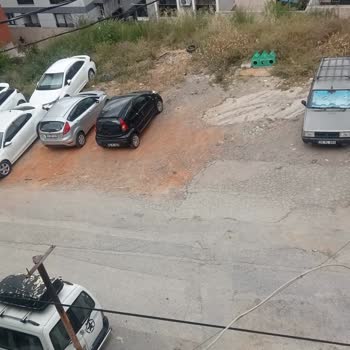 613 Sokaktaki Boş Arsa İhmal Ediliyor, Yangın Riski Artıyor