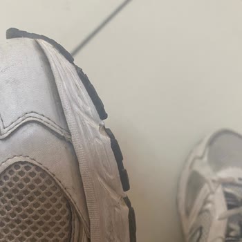 New Balance 408 Ayakkabısında Erken Kenar Açılması Ve Logo Silinmesi