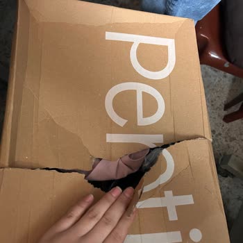 Yurtiçi Kargo’nun Yırtık Paketi Kadın Mahremiyetine Saygısızlık Olarak Değerlendirildi