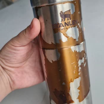 Stanley Termosunun Kaplaması Soyuluyor, Kapağı Sızdırıyor Ve Değişim Talebi