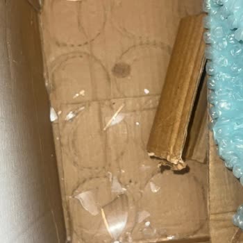 Kargo Teslim Edilmeden Hasar Bildirildi, 3200 TL Değerindeki Mallar Mahvoldu