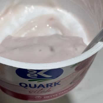 Sek Quark Çilekli Üründe Kurt Bulunması Hijyen Güvenini Sarsıyor