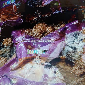 Patlamış Whiskas Junior Kedi Maması Paketleri Amazon'dan Yardımsız Bırakıldı