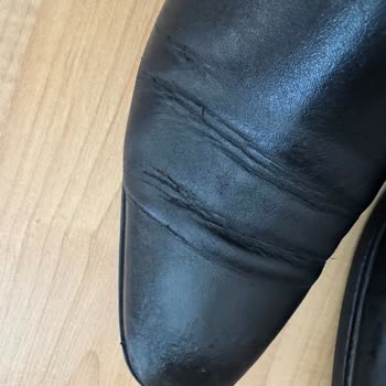 Kışlık Botların Derisi Üç Ayda Çatladı, Garanti Talebi