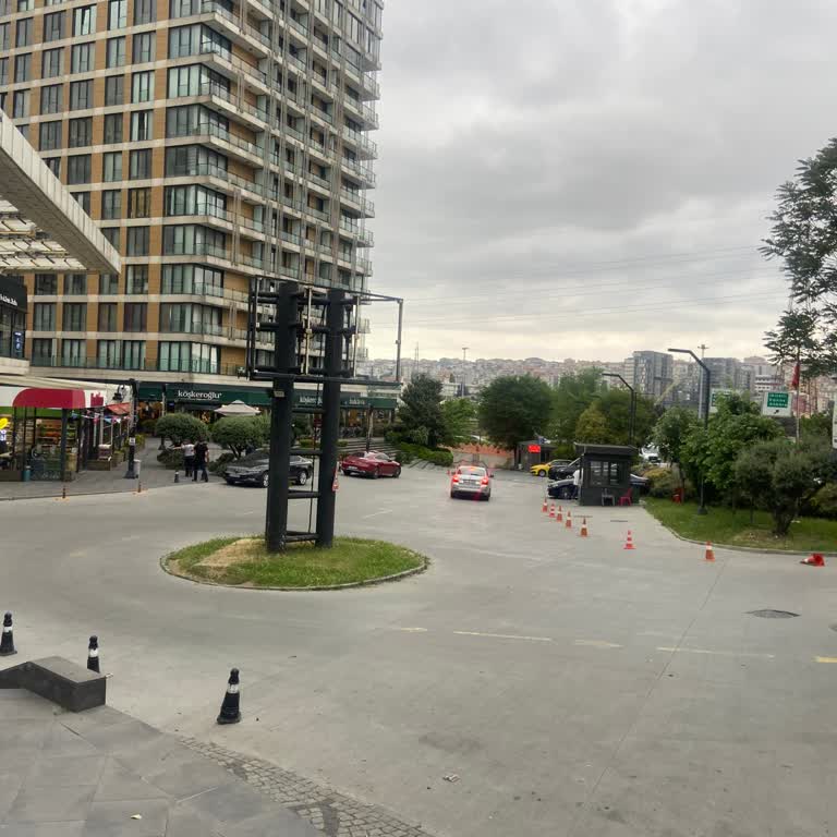 İstwest Sitesi Çevresinde Valeler Kamu Park Alanlarına Karışıyor