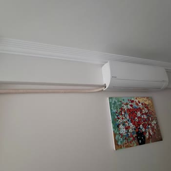Arçelik Yetkili Servisin Klima Montajı Sonrası Duvar Deliği Açık Ve Boru Kaplaması Eksik