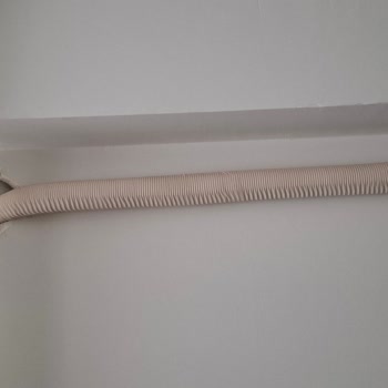 Arçelik Yetkili Servisin Klima Montajı Sonrası Duvar Deliği Açık Ve Boru Kaplaması Eksik