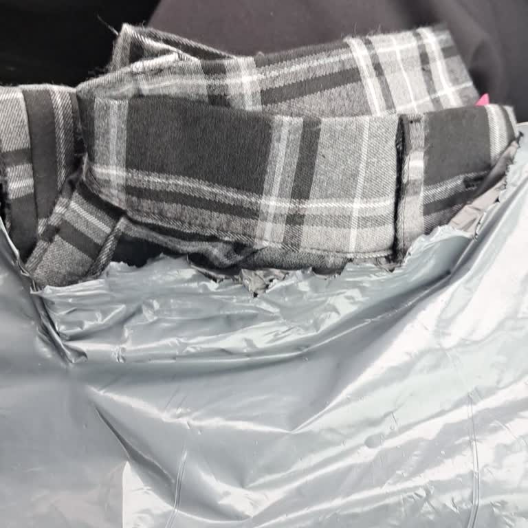 Eksik Ve Hatalı Gönderim: T-Shirt Yok, Pantolon Yanlış Beden Ve Kalite Sorunu