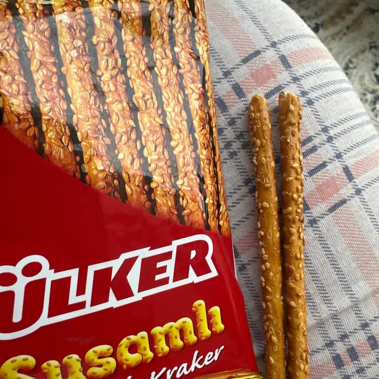 Ülker Susamlı Çubuk Kraker Paketi İçinde Şüpheli Beyaz Lif Ve Yabancı Madde Bulunması