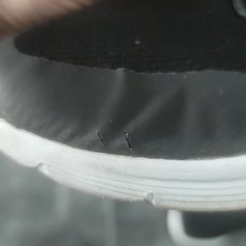 FLO Ayakkabı Siparişindeki Slazenger Erkek Ayakkabı İlk Kullanımda Yırtıldı, Ücret İadesi Bekliyorum