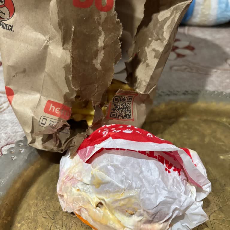 Paket Yırtık, Hamburger Ve Patatesler Ezilmiş, Kupon Talebi