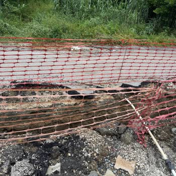 Kazı Çalışması Nedeniyle Yol Kapalı, Bebekli Anne Güvenlik Endişesi