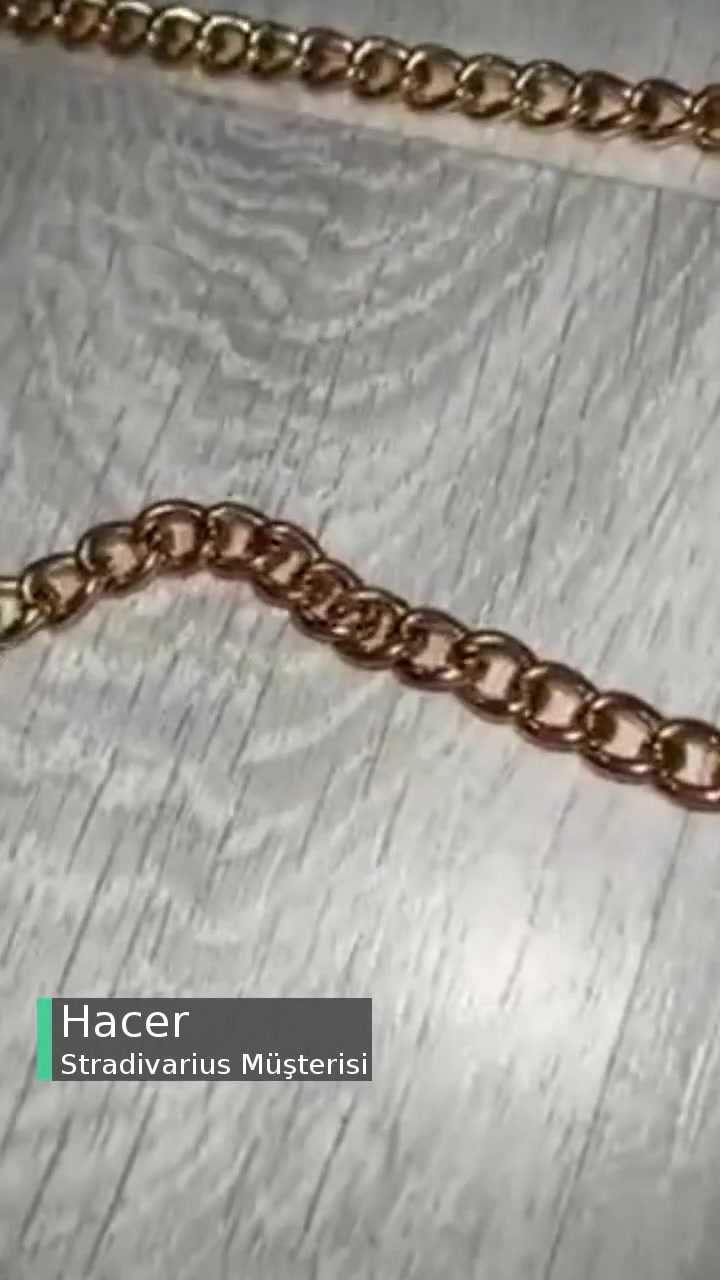 Stradivarius Mağdur Durumdayım! videonun kapak resmi