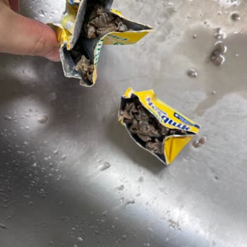 Nesquik Muzlu Süt Kutusunda Şüpheli Koku Ve Yabancı Madde