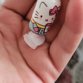 Hello Kitty Sürpriz Yumurtasındaki Hasarlı Oyuncak