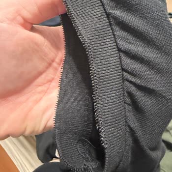 Defolu Siyah Polo Yaka Tişört Hızlı Değişim Talebi