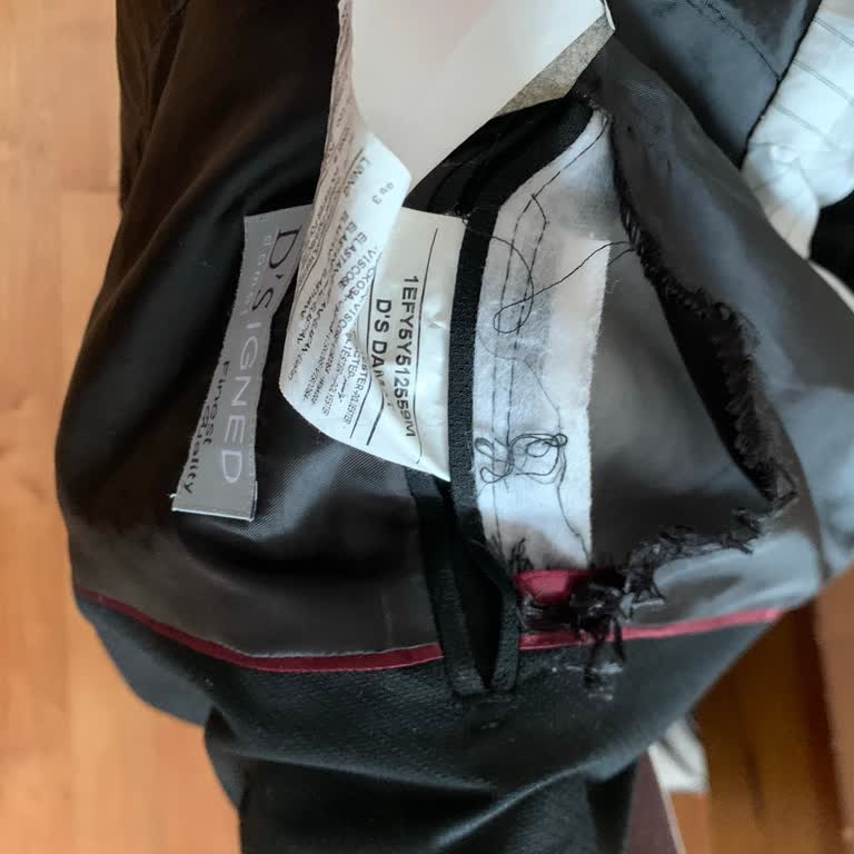 D’S Damat Takım Elbisesinde Üretim Hatası, Mağaza Kullanıcı Hatası İddiası