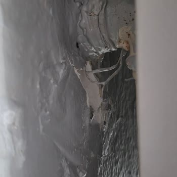 İzinsiz Duvar Delme Ve Mülk Zararına Yol Açan Teknisyen
