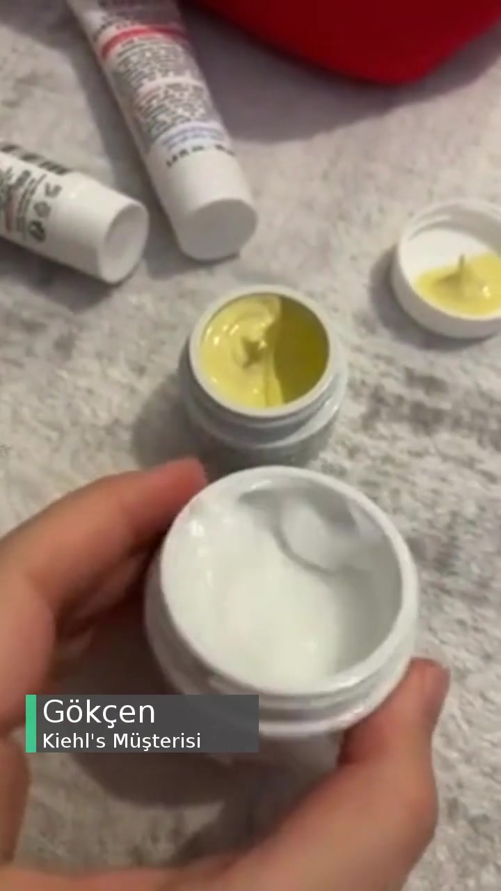 Kiehl's Çok Az Ürün videonun kapak resmi