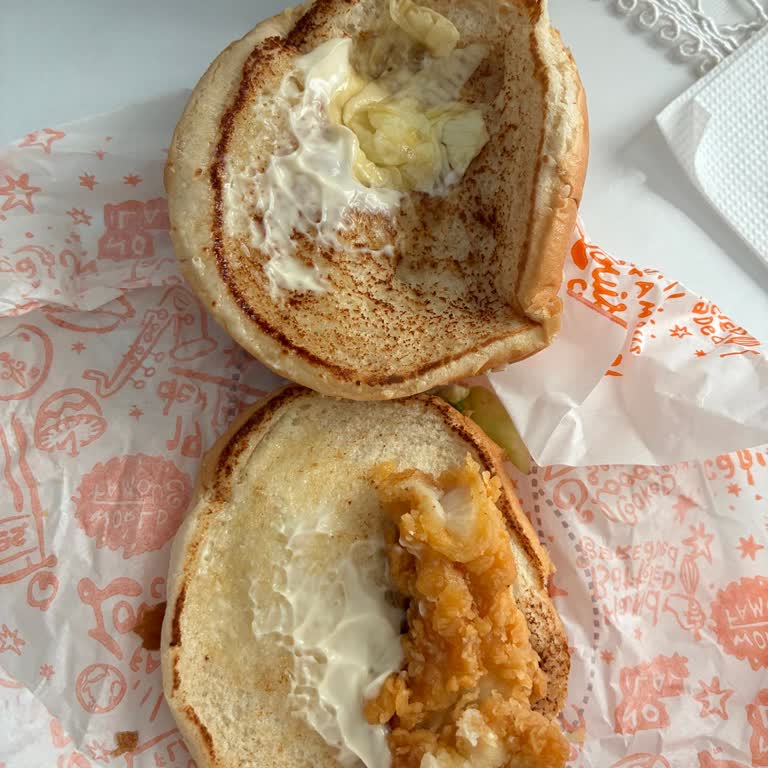 Popeyes Pendorya Şubesinde Sandviçlerde Yanıltan Et Miktarı Ve Parçalanmış Tenders
