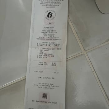 Popeyes Pendorya Şubesinde Sandviçlerde Yanıltan Et Miktarı Ve Parçalanmış Tenders