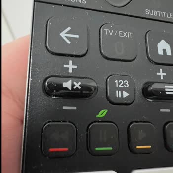 Philips Premium Televizyon Kumandasında 1 Yıl Öncesi Deformasyon Ve Garanti Reddi