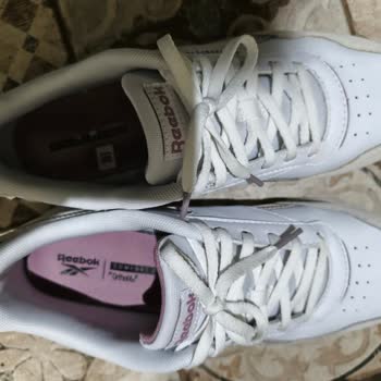 Reebok Royal Glide Kadın Sneaker’da Ayak Parmağında Şiddetli Ağrı Ve Nasır